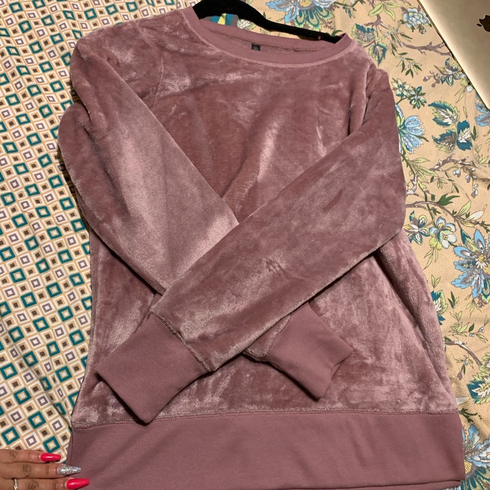 Gaiam shirt pink it’s new but took the tags off